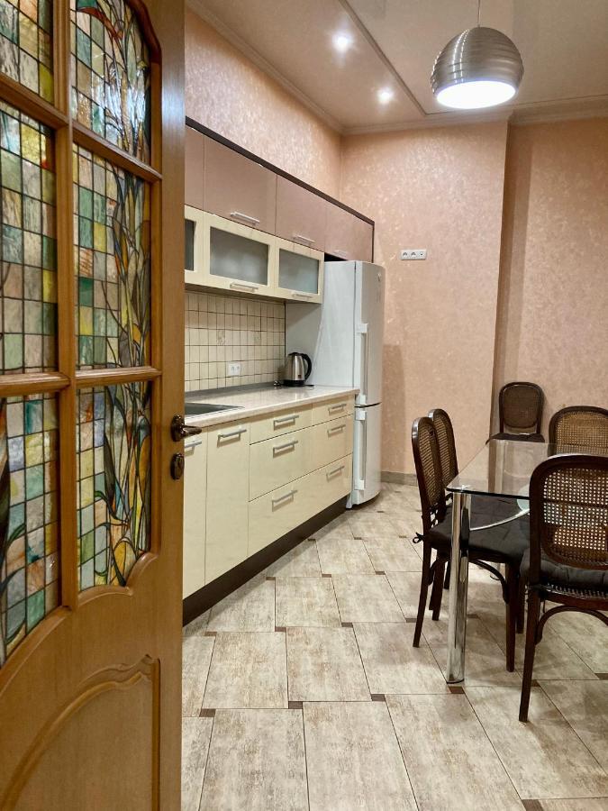 Large Apartment In The City Center Mukacheve Luaran gambar