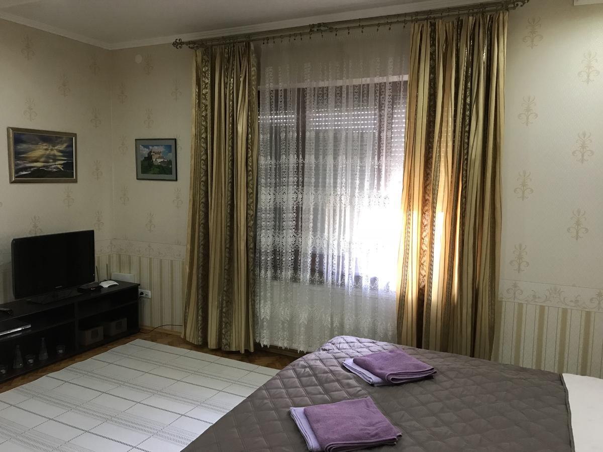 Large Apartment In The City Center Mukacheve Luaran gambar
