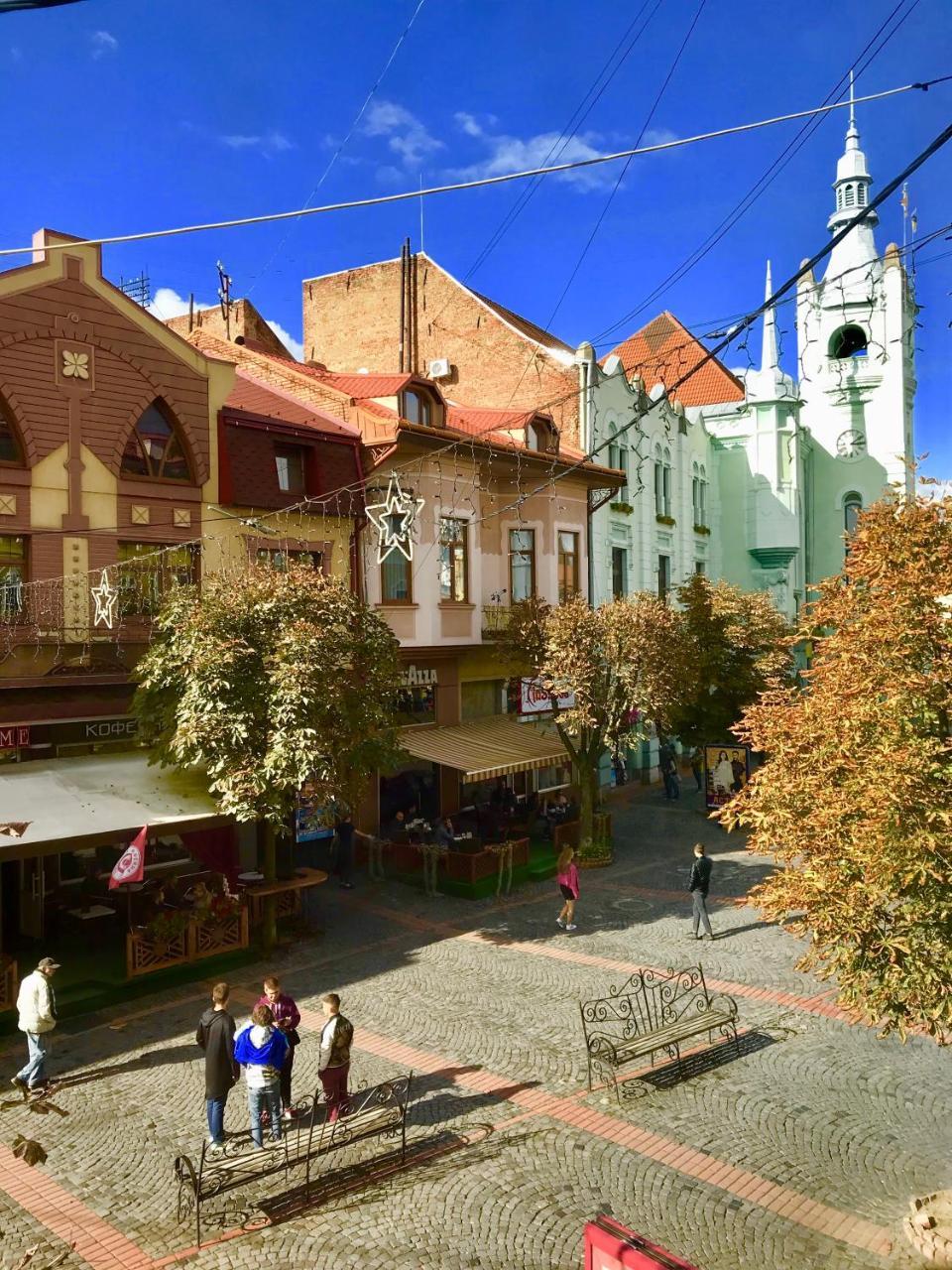 Large Apartment In The City Center Mukacheve Luaran gambar